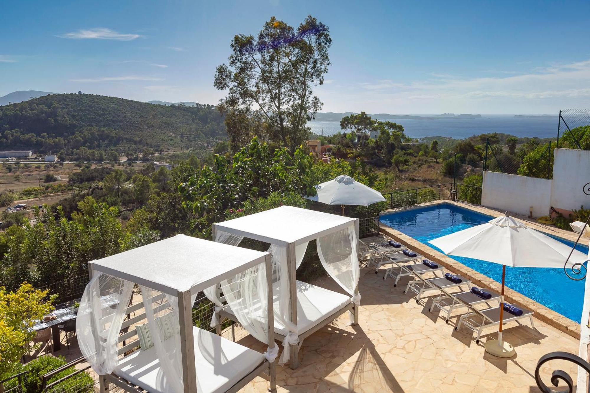 Near San Antonio Sleeps 11 *