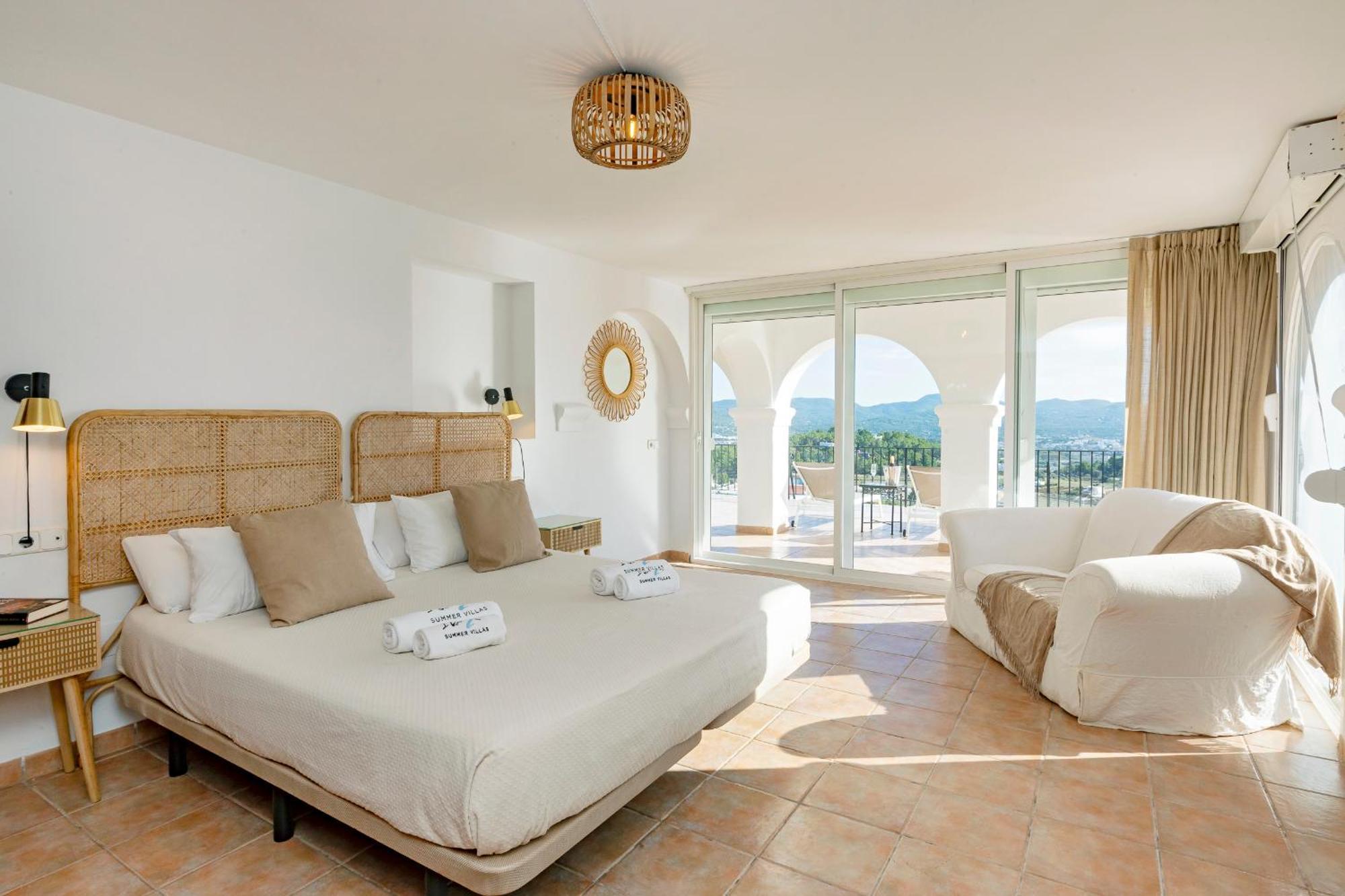 Near San Antonio Sleeps 11