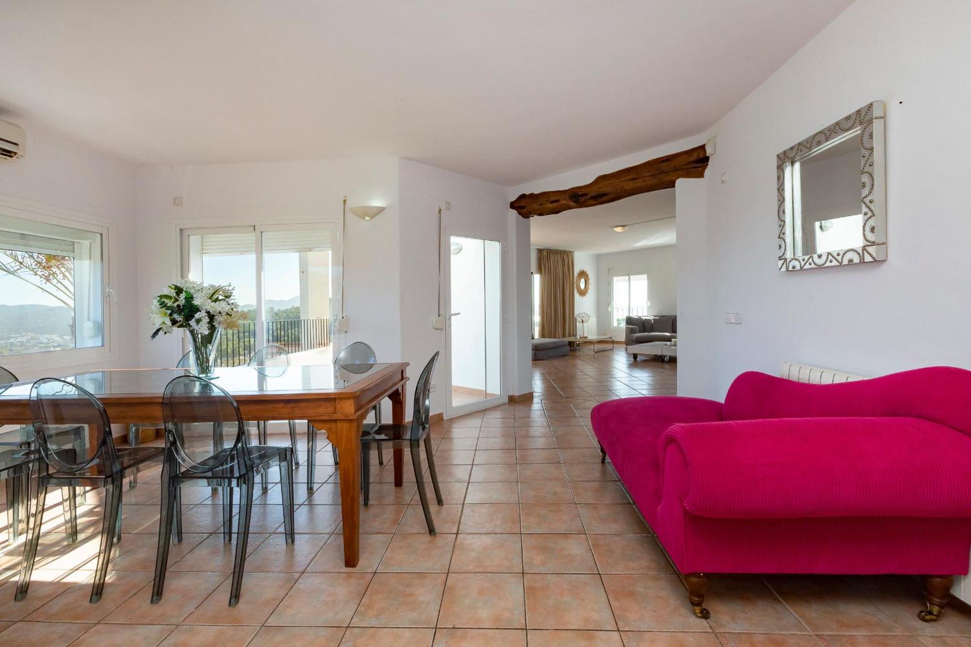 Villa Near San Antonio Sleeps 11