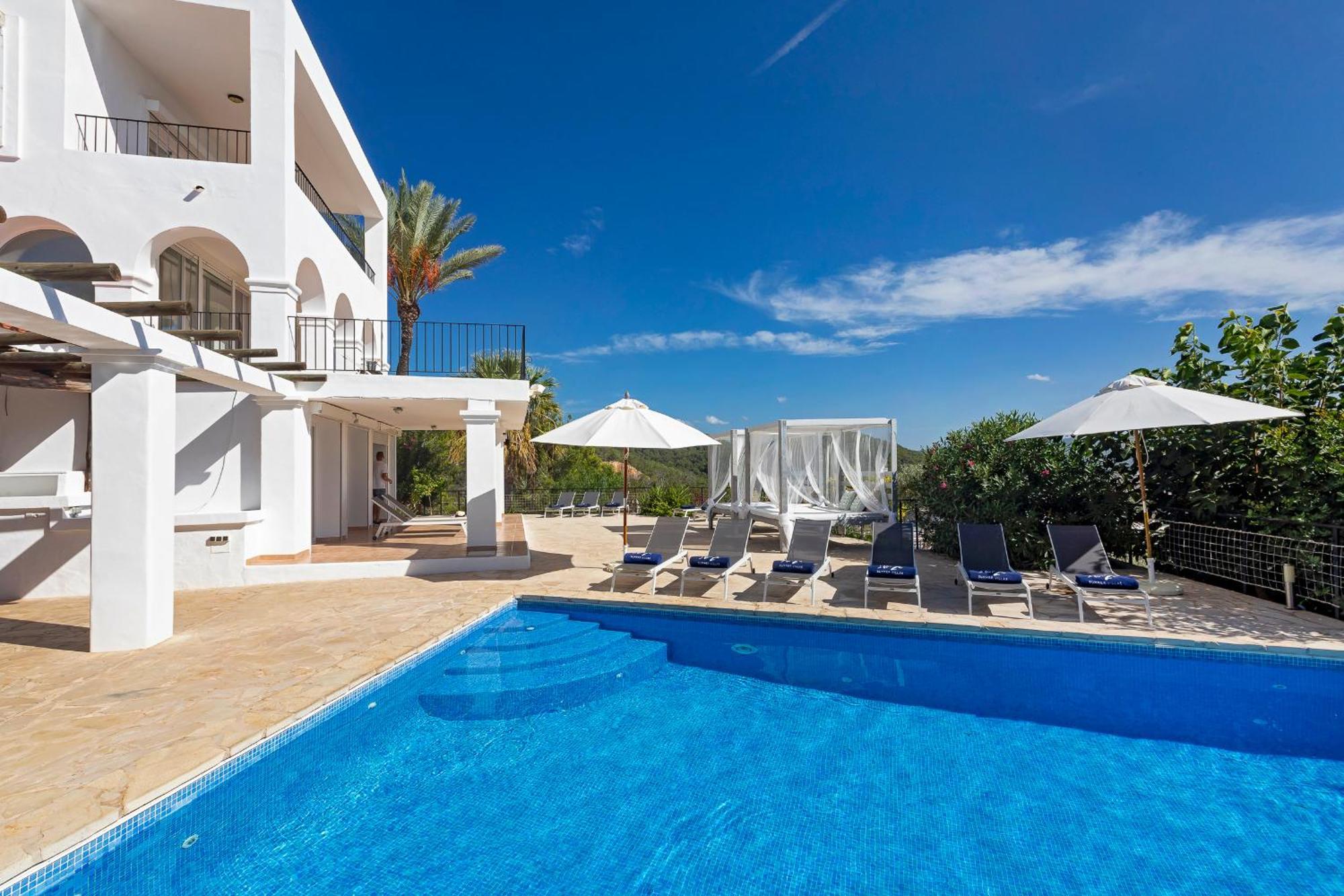 Villa Near San Antonio Sleeps 11
