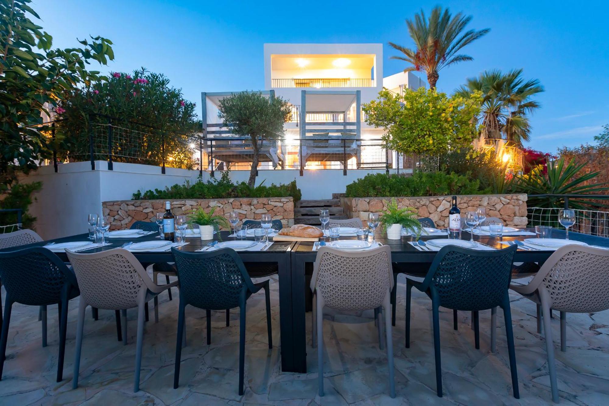 Villa Near San Antonio Sleeps 11
