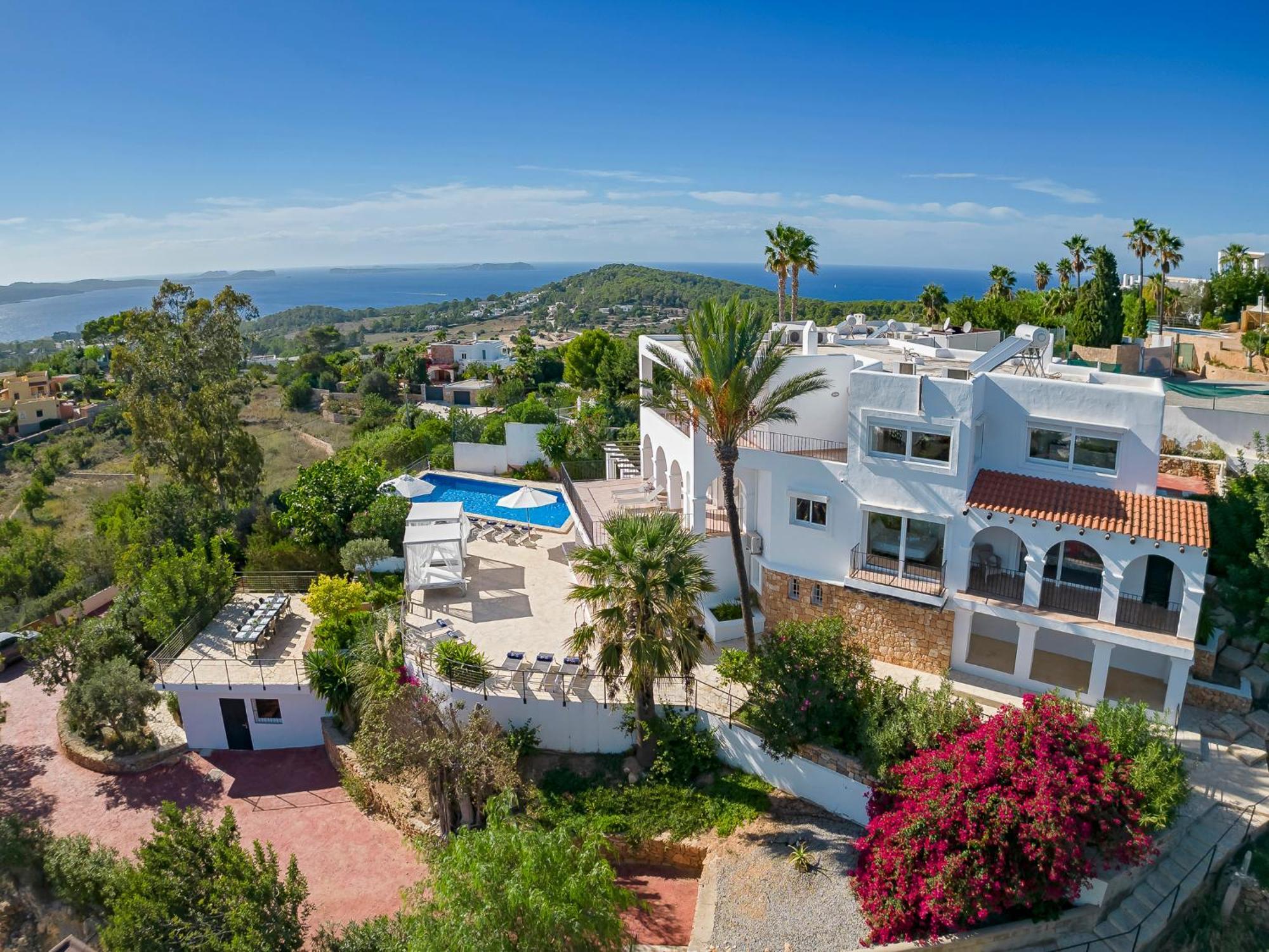 Villa Near San Antonio Sleeps 11