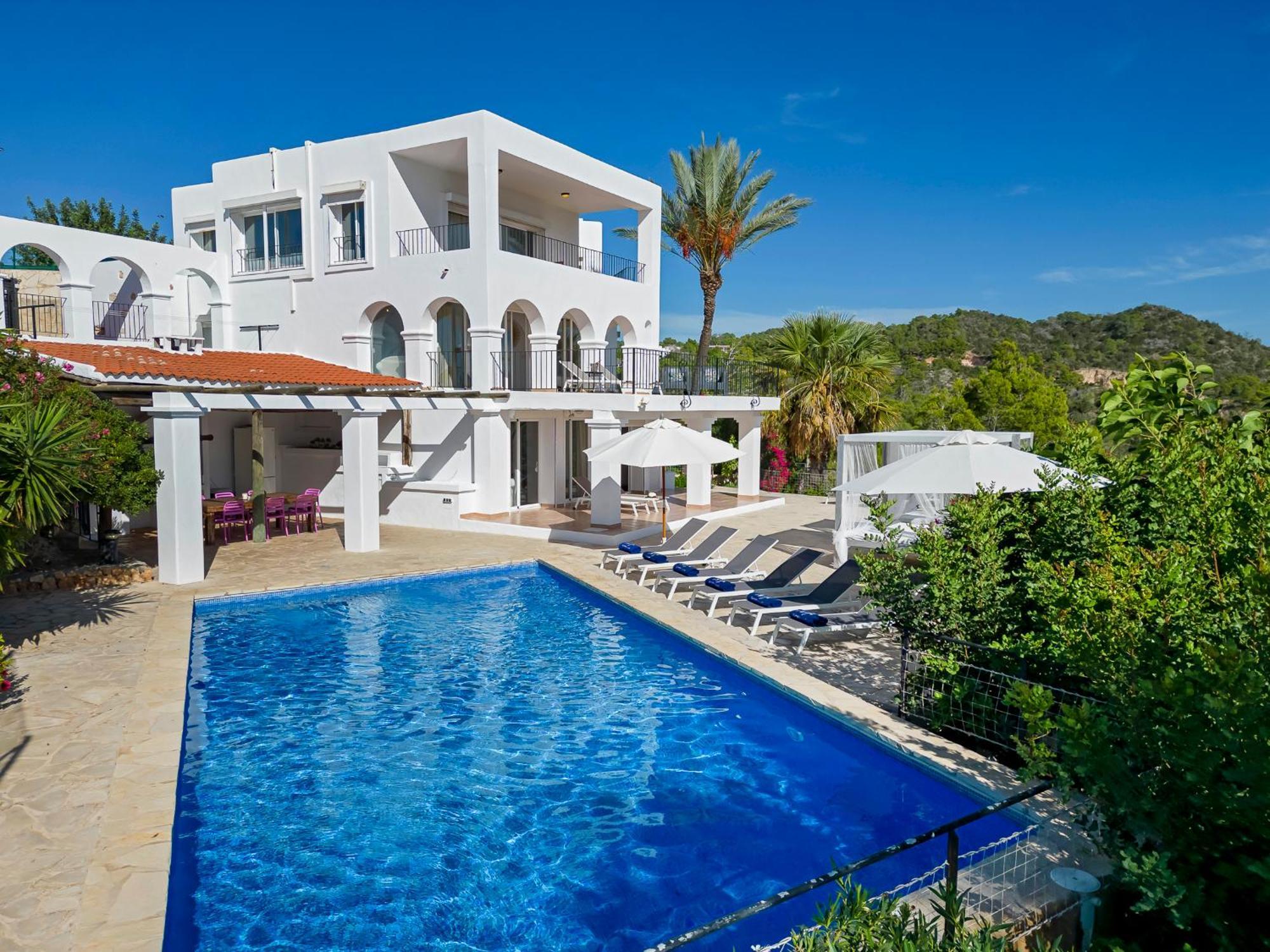 Near San Antonio Sleeps 11 Villa *