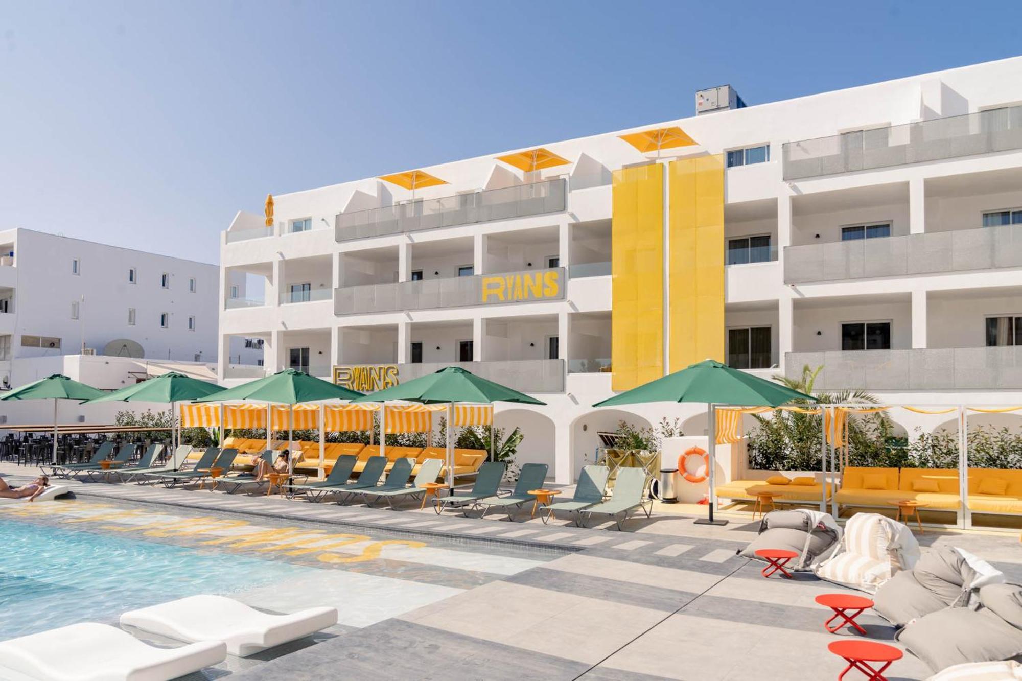 Ryans Lolas - Adults Only 4* San Antonio Abad