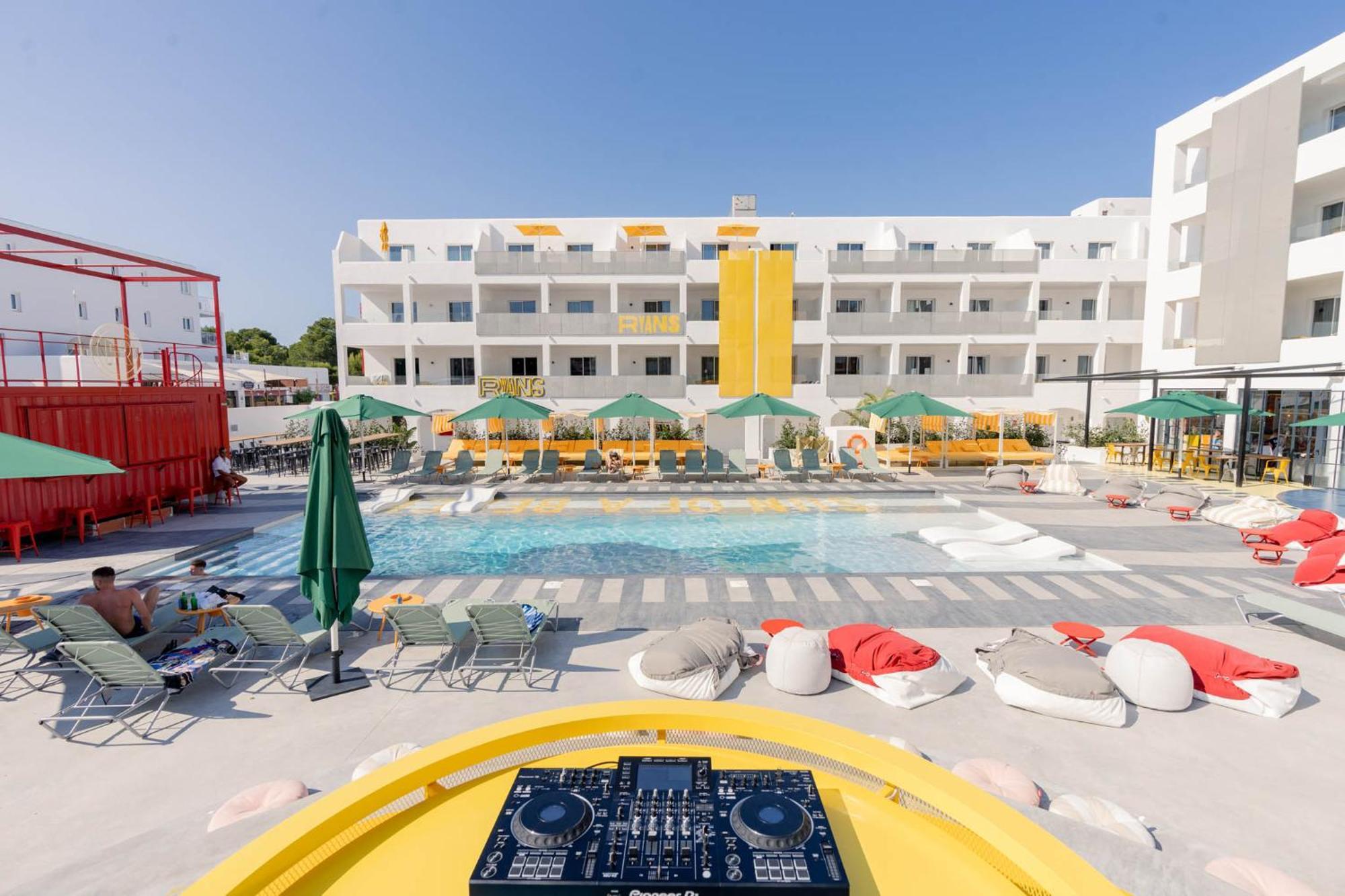 Ryans Lolas - Adults Only San Antonio Abad