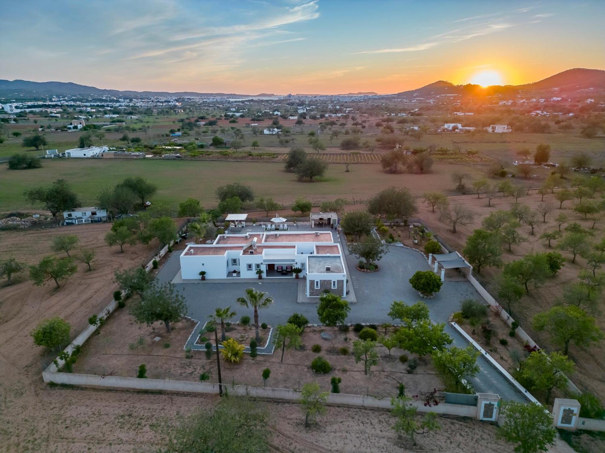 Near San Antonio Sleeps 10 Villa