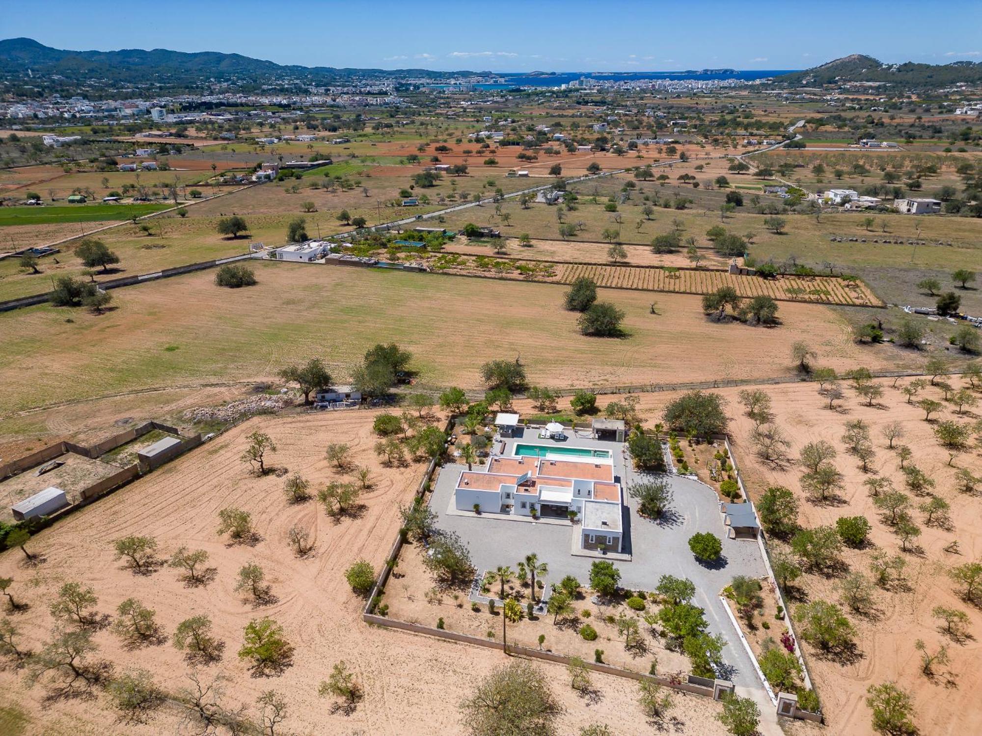 Near San Antonio Sleeps 10 Villa *