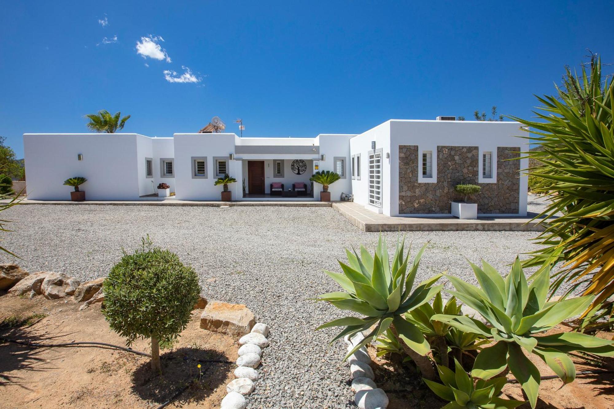 Villa Near San Antonio Sleeps 10 *