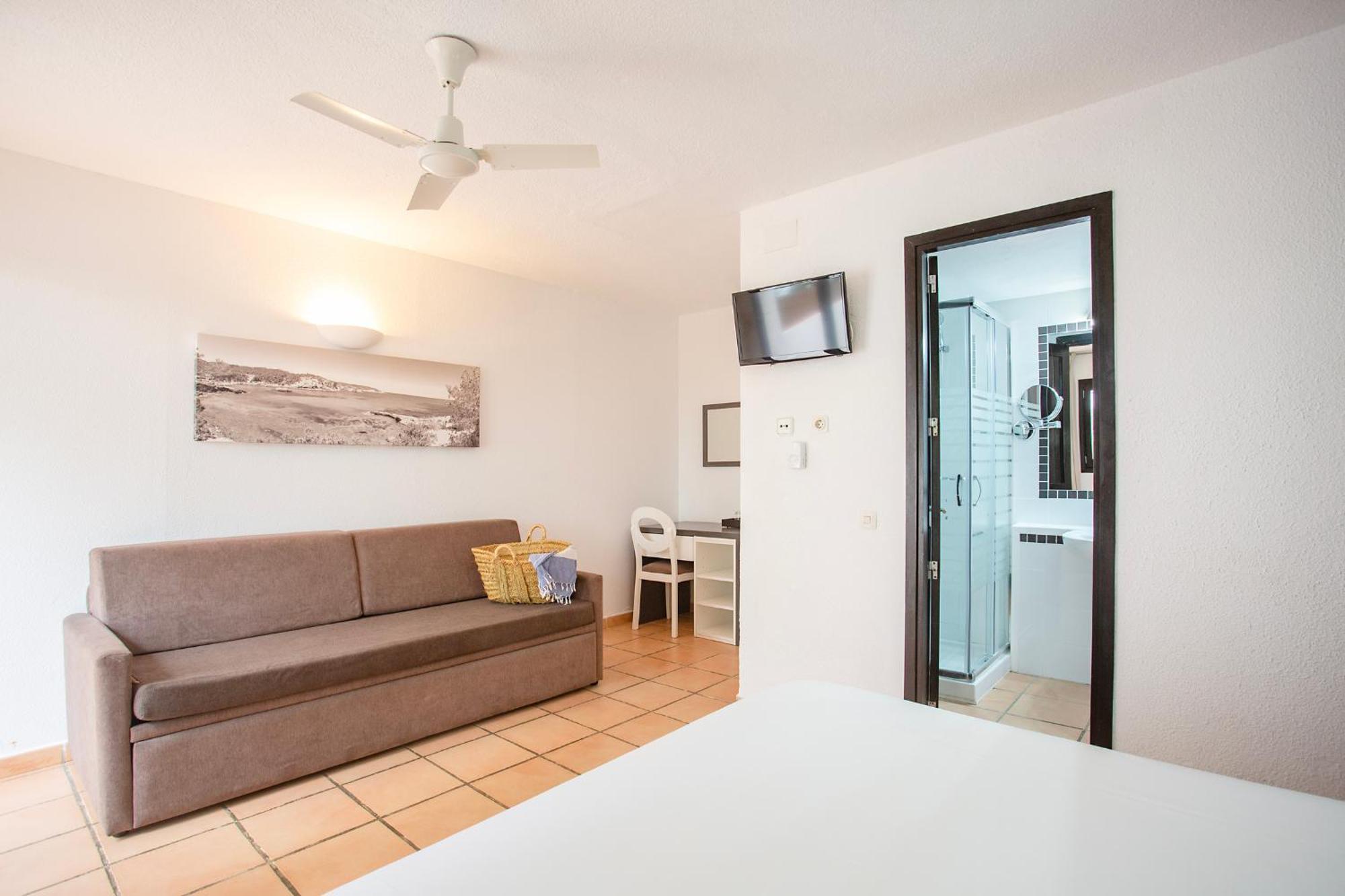 Hotel Club Cala Azul Cala Llenya (Ibiza)