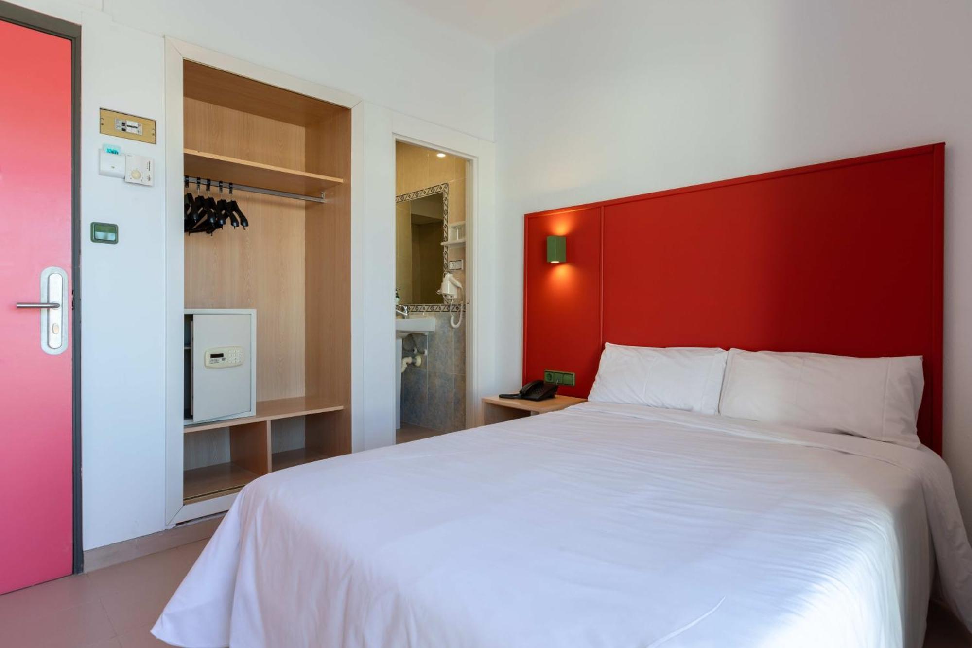 Hotel The Red - Adults Only San Antonio (Ibiza)