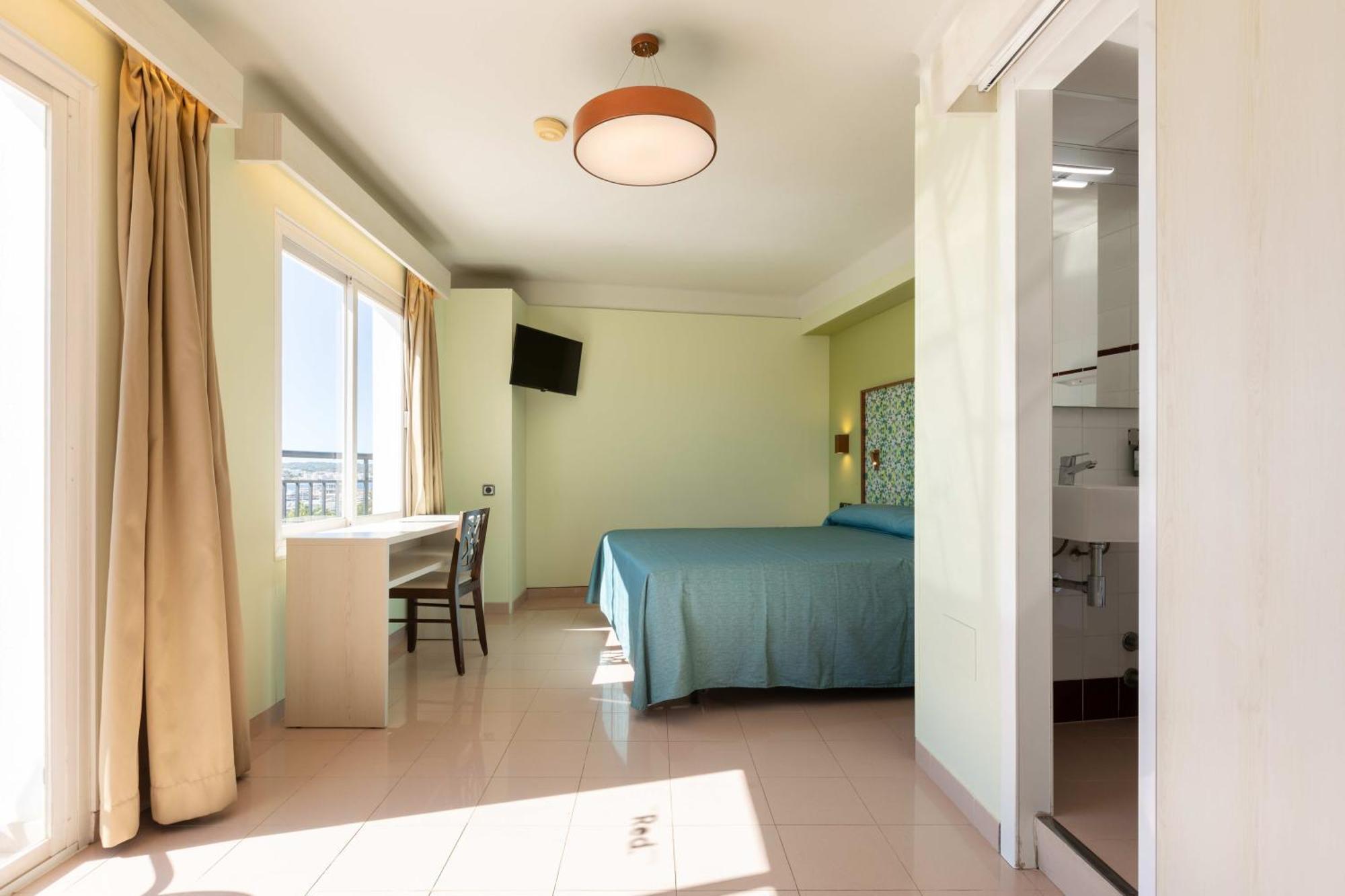 Hotel The Red - Adults Only San Antonio (Ibiza)