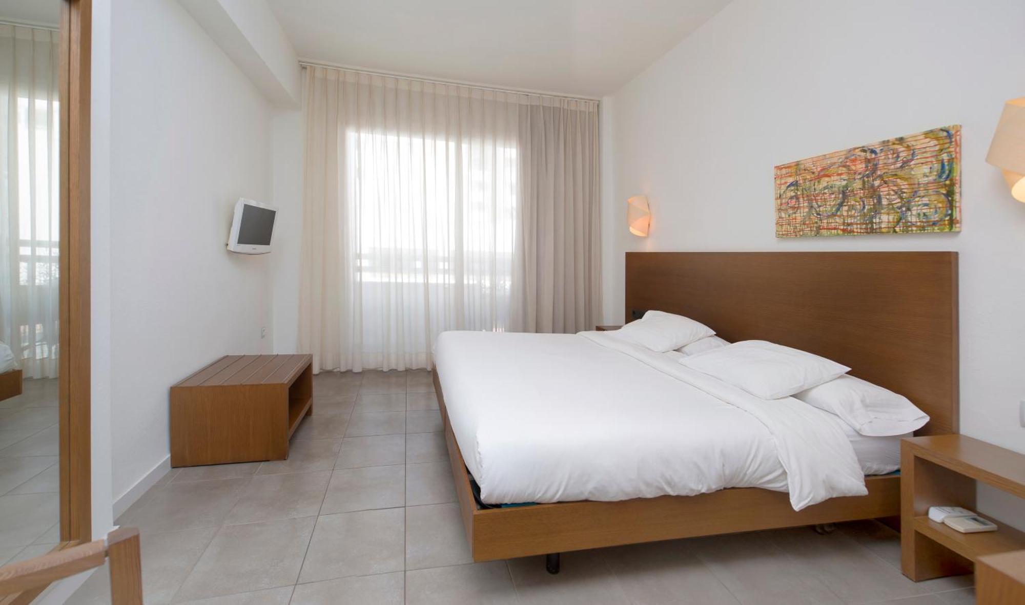 Es Mitjorn Hotel 2*