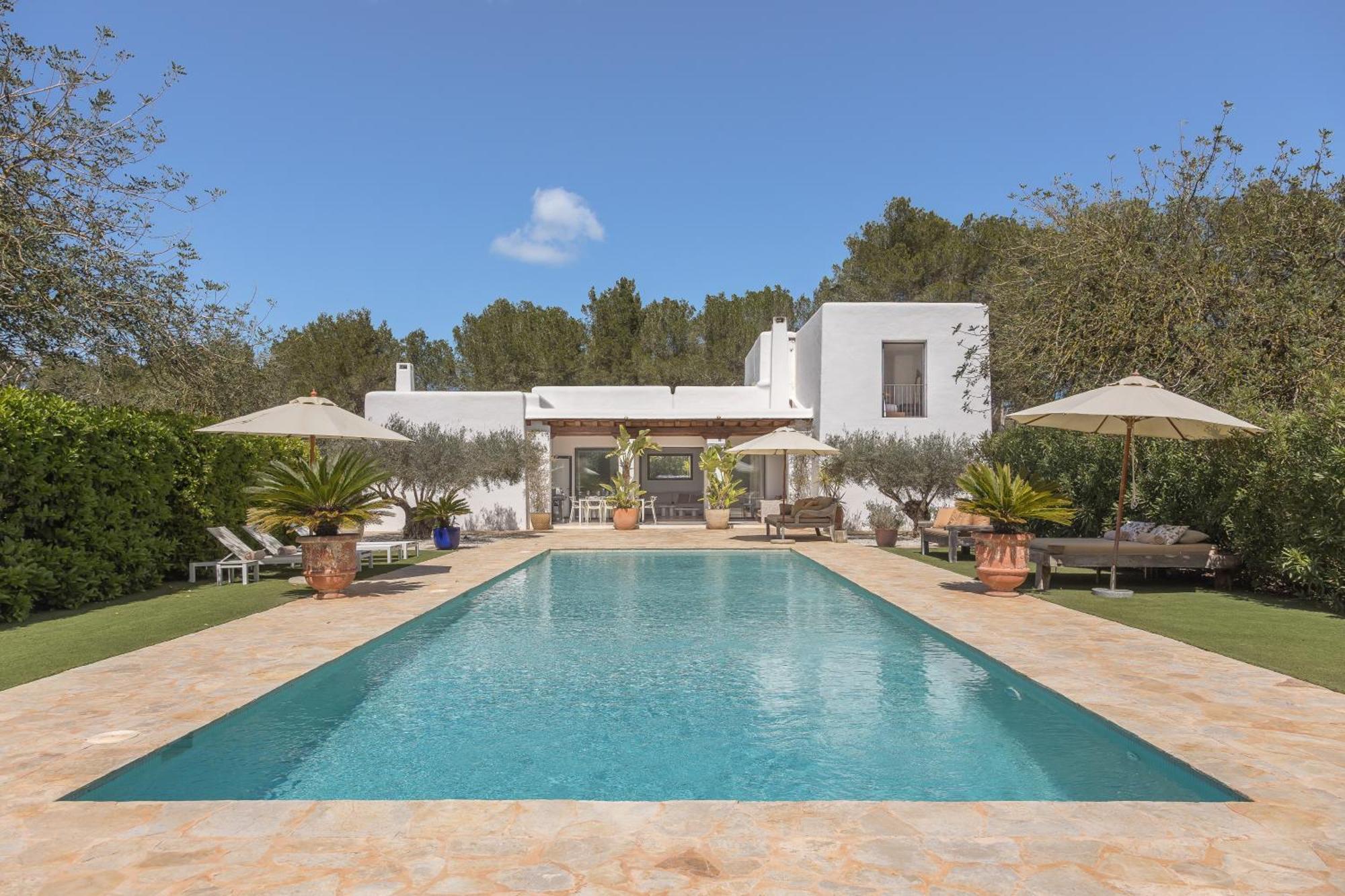 Elegant Blakstad In Ibizas Heart I 4 Bedrooms Private Pool Fenced Villa *