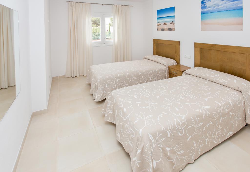 Sofia Es Canar (Ibiza)