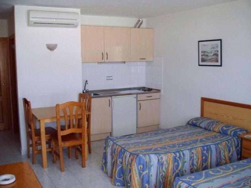 Flats Friends Tropicana 3*