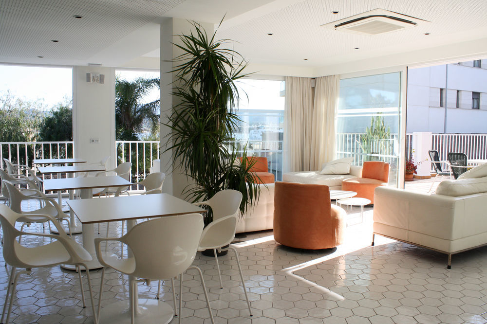 Es Mitjorn Hotel 2*