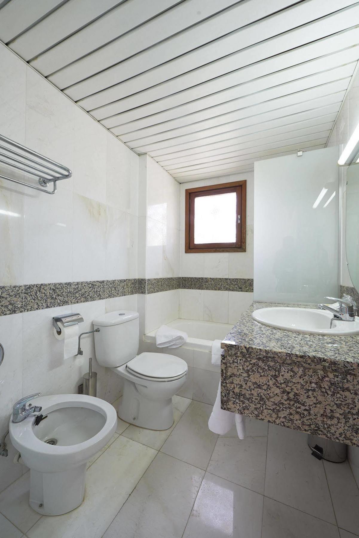 Abrat Hotel 3*