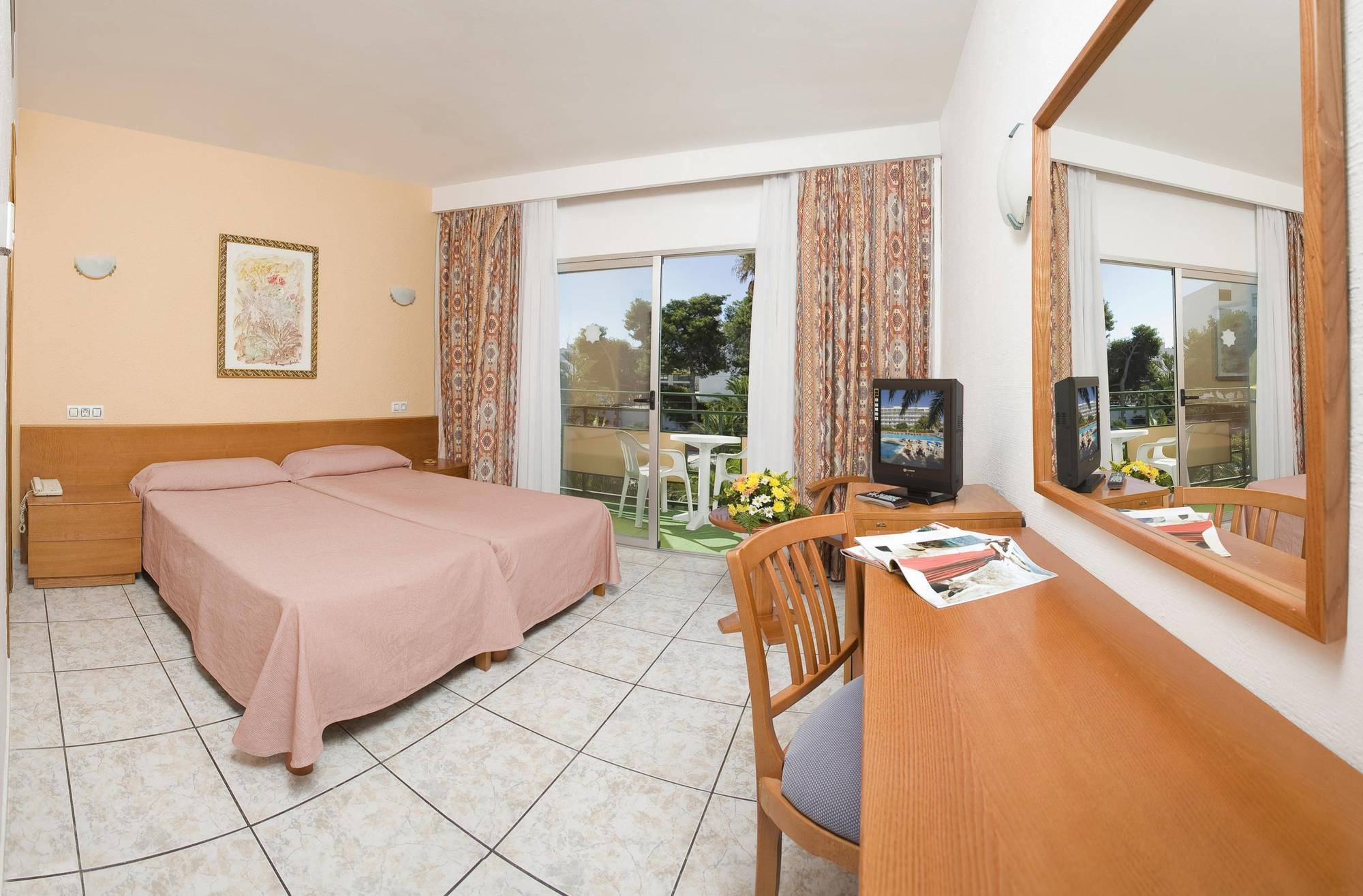Tropical Hotel