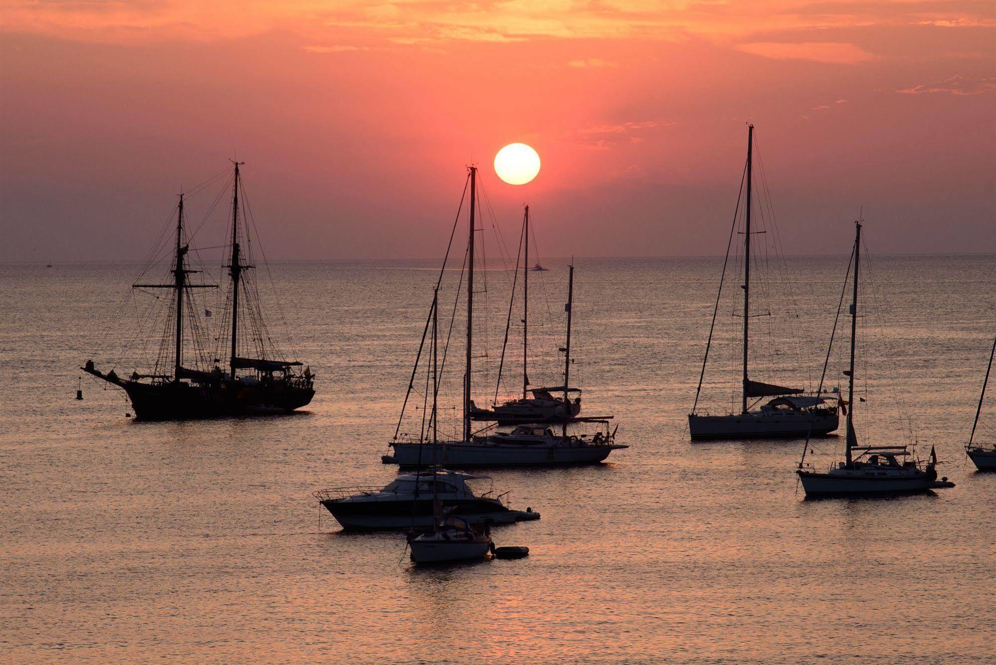Neptuno Hotel 3*