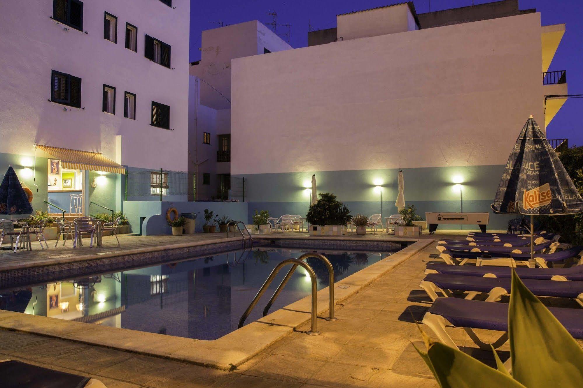 Valencia 2* San Antonio (Ibiza)