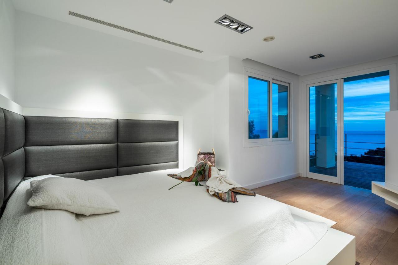 Infinity -amazing Luxury 3 Pools & Jacuzzi Villa *