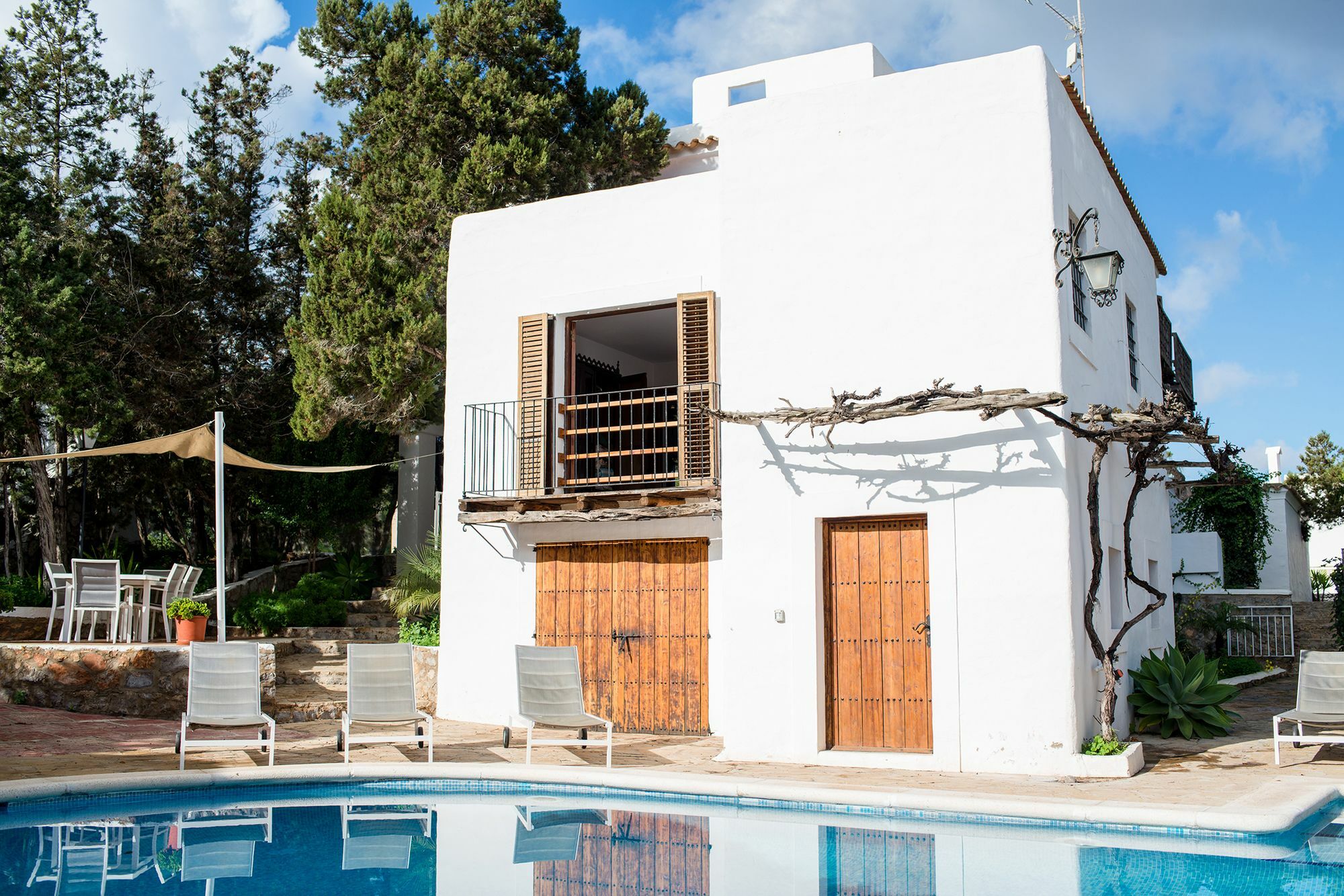 Crimson San Antonio (Ibiza)