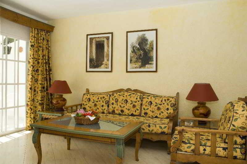 Club Cala Pada Aparthotel 2*
